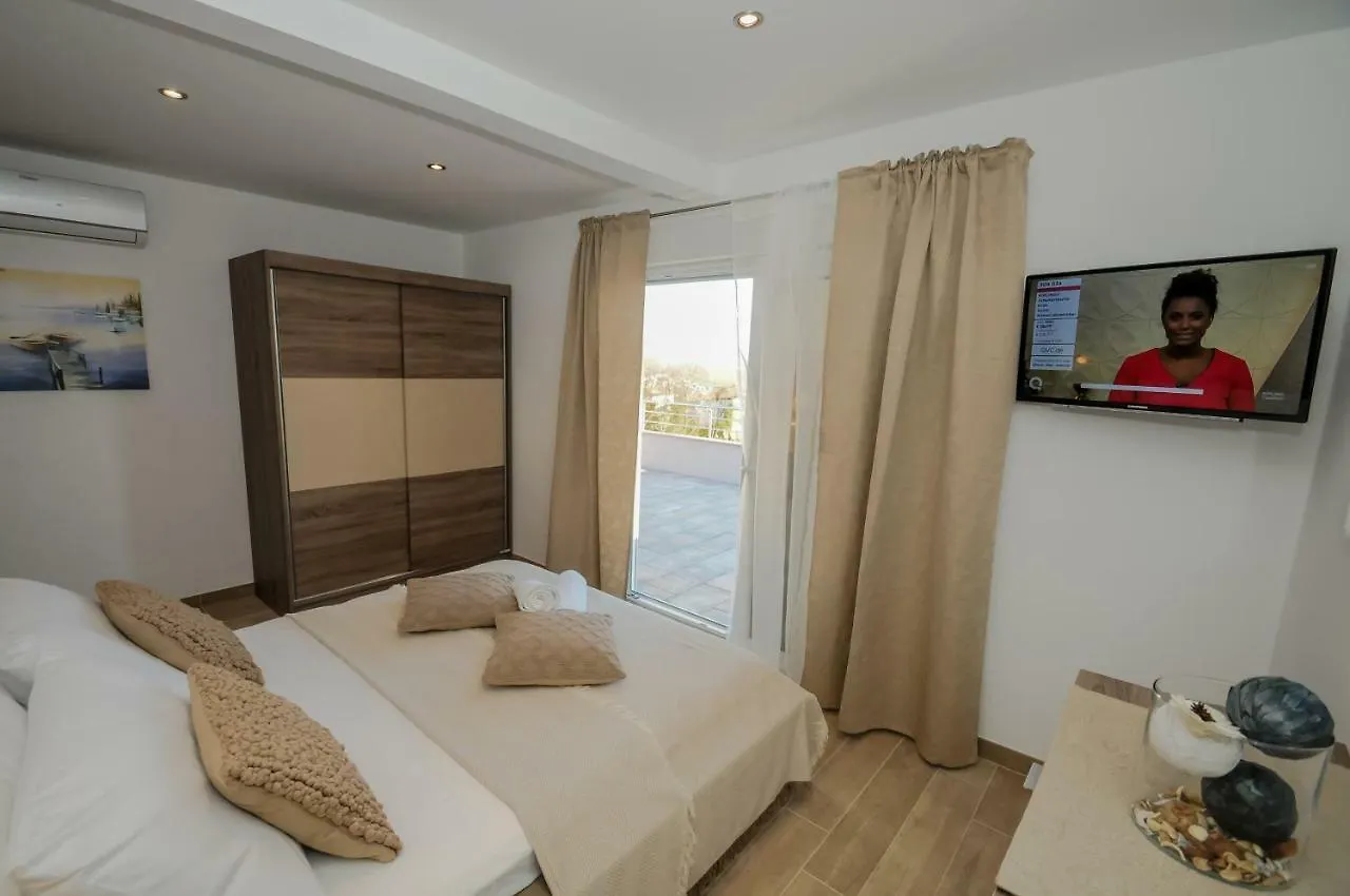 אופטיה Villa Paula