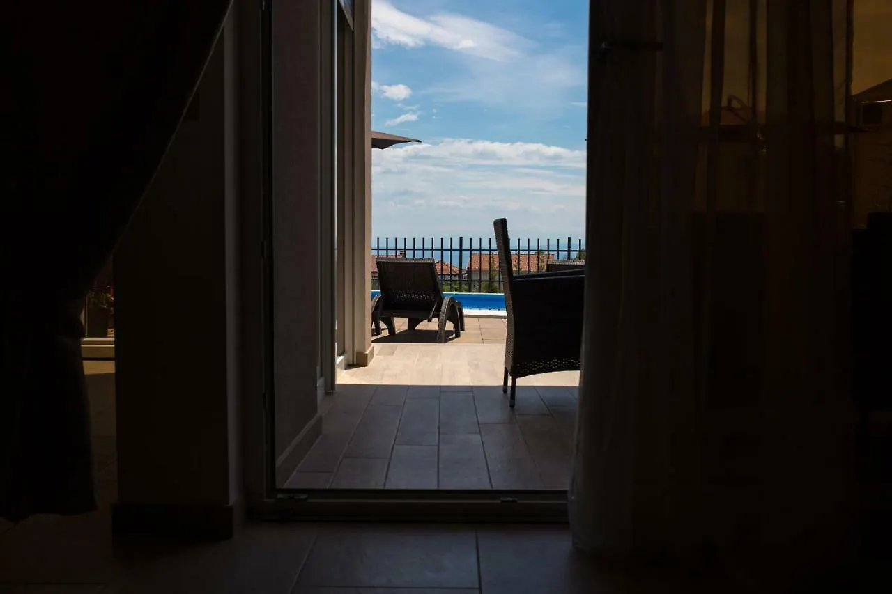 אופטיה Villa Paula