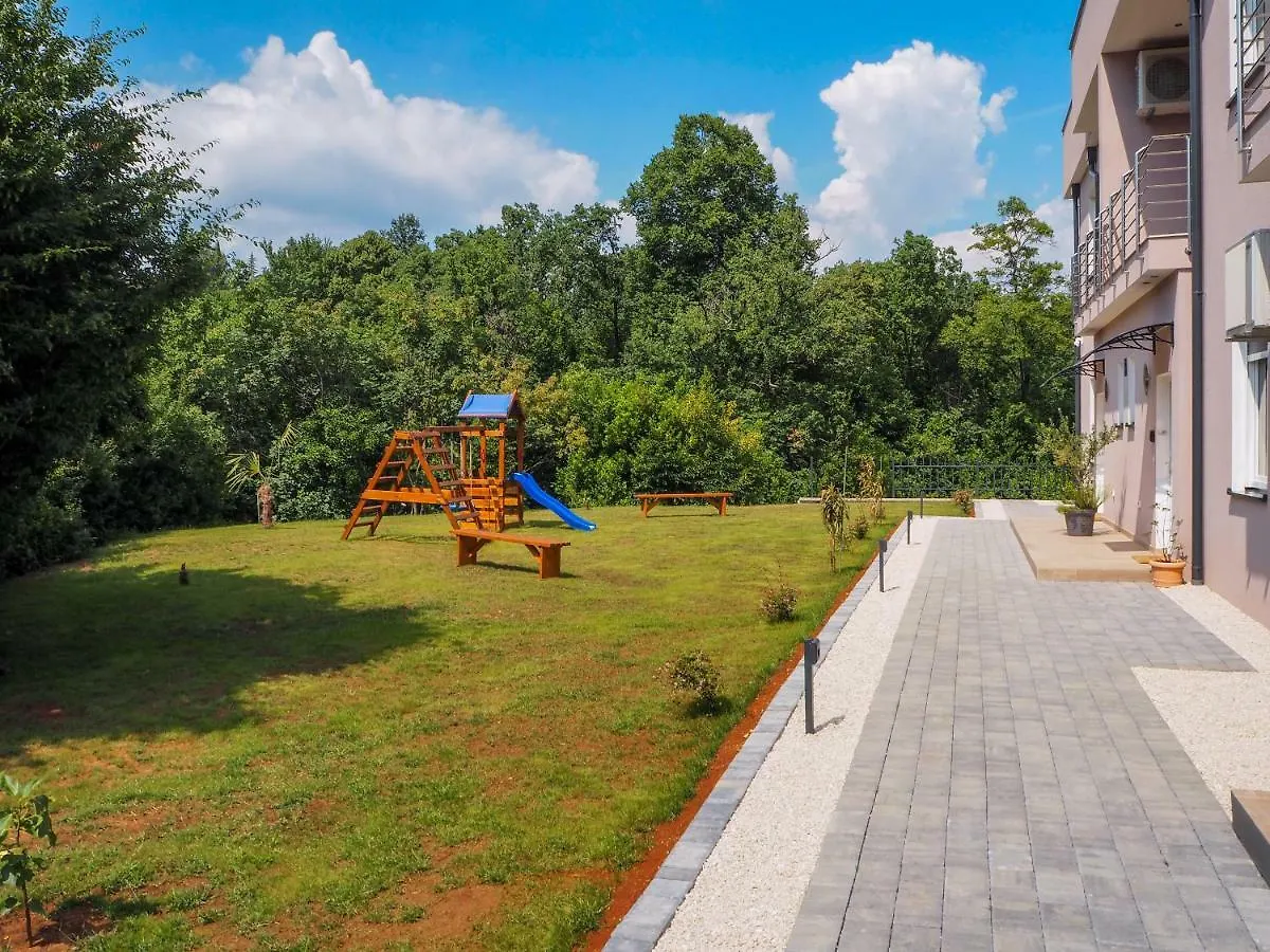 אופטיה Villa Paula