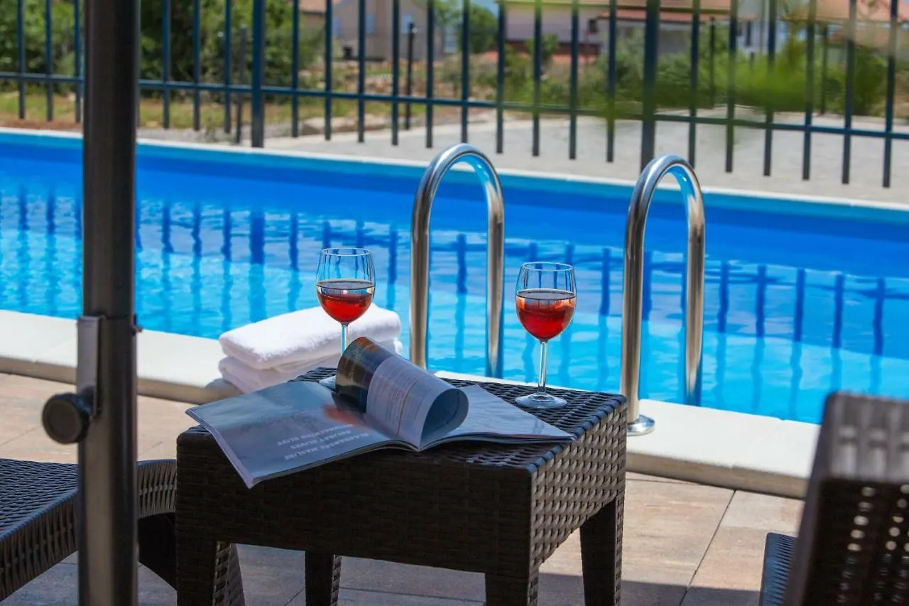 אופטיה Villa Paula